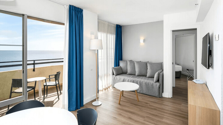 2 Bedroom Apartment Frontal Sea View 